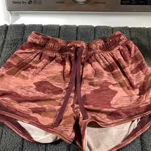 SO Pink Maroon Camo Athletic Shorts Size M